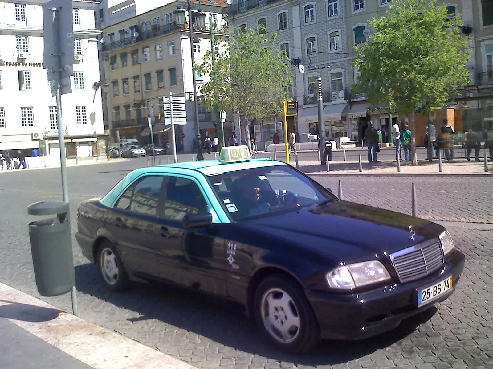Taxi z letiště Lisabon — Jízdné, aplikace, tipy průvodce 2026